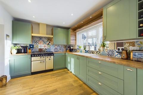 4 bedroom detached house for sale, Hucclecote Road, Gloucester