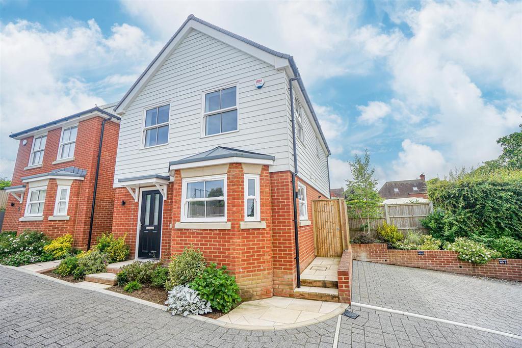 Charles Road West, St. LeonardsOnSea 3 bed detached house for sale