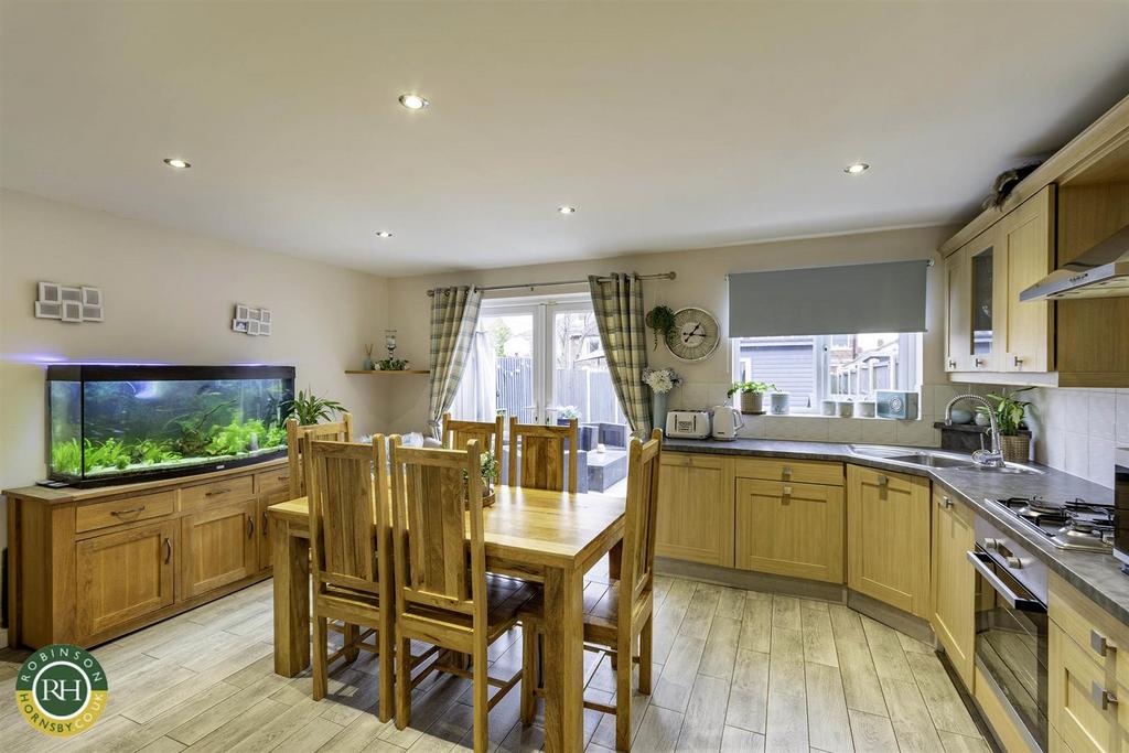 Westerdale Road, Scawsby, Doncaster 4 bed terraced house for sale £240,000