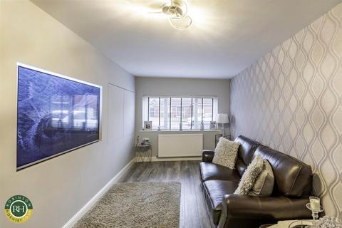 4 bedroom terraced house for sale, Westerdale Road, Scawsby, Doncaster