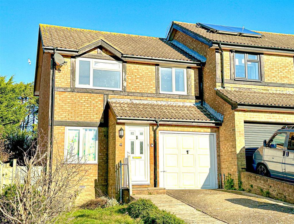 Sunningdale Drive, St. LeonardsOnSea 3 bed semidetached house for sale £290,000