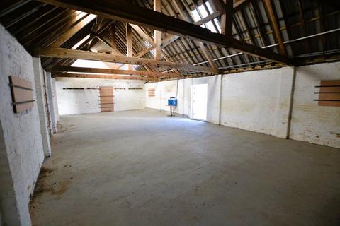 Storage to rent, Ledburn, Leighton Buzzard, Bedfordshire