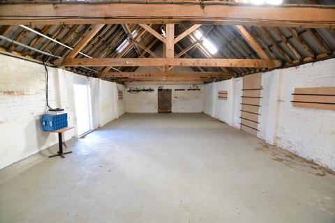 Storage to rent, Ledburn, Leighton Buzzard, Bedfordshire