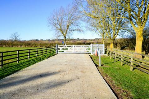 Storage to rent, Ledburn, Leighton Buzzard, Bedfordshire