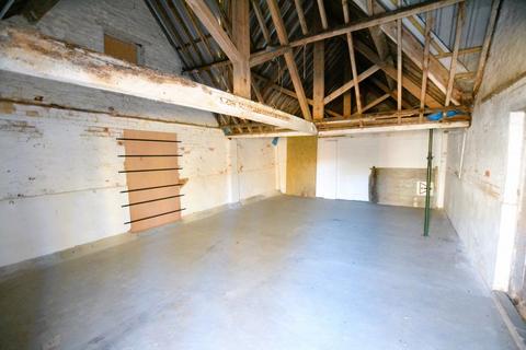 Storage to rent, Ledburn, Leighton Buzzard, Bedfordshire