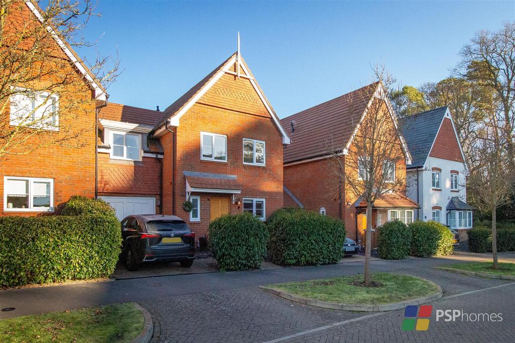 Pond Meadow, Bolnore Village, Haywards Heath 3 bed link detached house