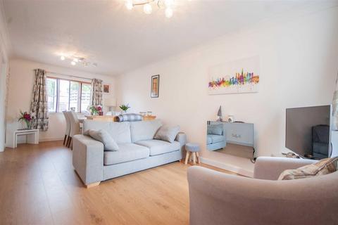 50 Earlsfield Drive, Chelmsford, CM2 6SX