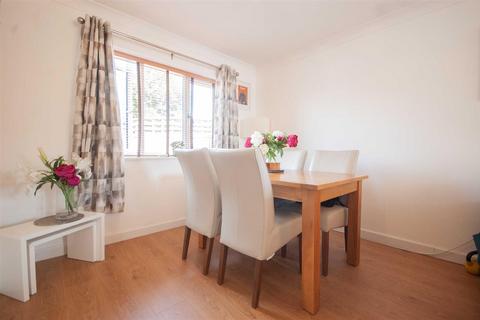 50 Earlsfield Drive, Chelmsford, CM2 6SX