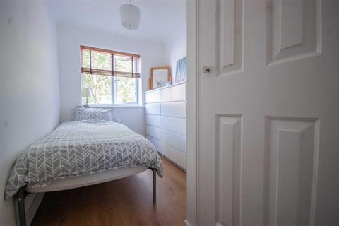 50 Earlsfield Drive, Chelmsford, CM2 6SX