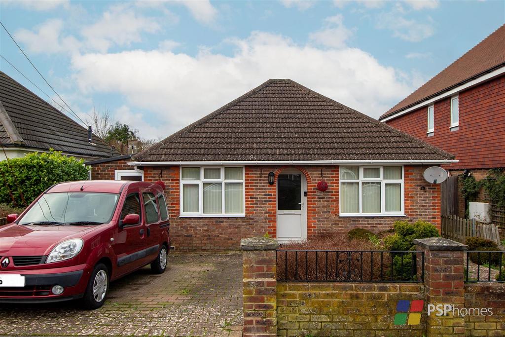 Eastern Road, Haywards Heath 2 bed bungalow for sale £400,000