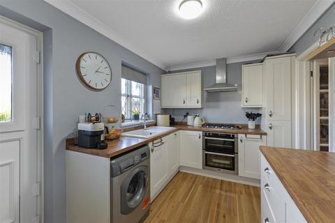 2 Brookdene, Five Oak Green, Tonbridge, TN12 6RX