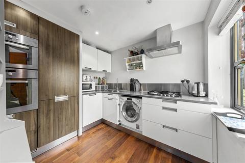 2 bedroom apartment for sale, Coleshill Road, Teddington