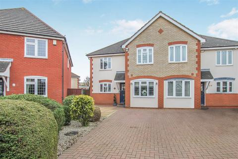 17 Tylers Crescent, Hornchurch, RM12 6SY