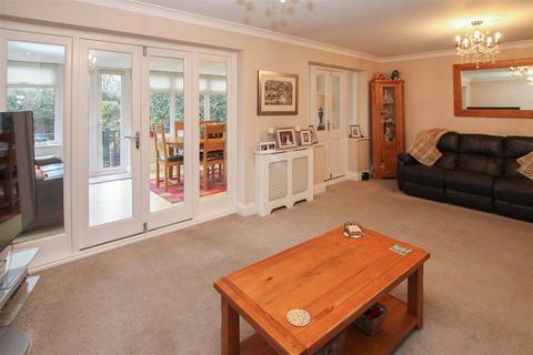 17 Tylers Crescent, Hornchurch, RM12 6SY