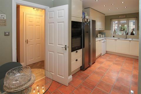 17 Tylers Crescent, Hornchurch, RM12 6SY