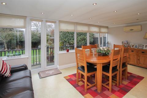 17 Tylers Crescent, Hornchurch, RM12 6SY
