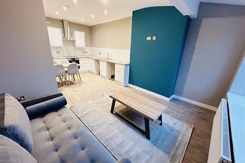 2 bedroom apartment to rent, Hyde Park Villas, Hyde Park, Leeds, LS6 1BH