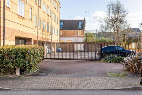 1 bedroom apartment for sale, Westferry Road, London E14