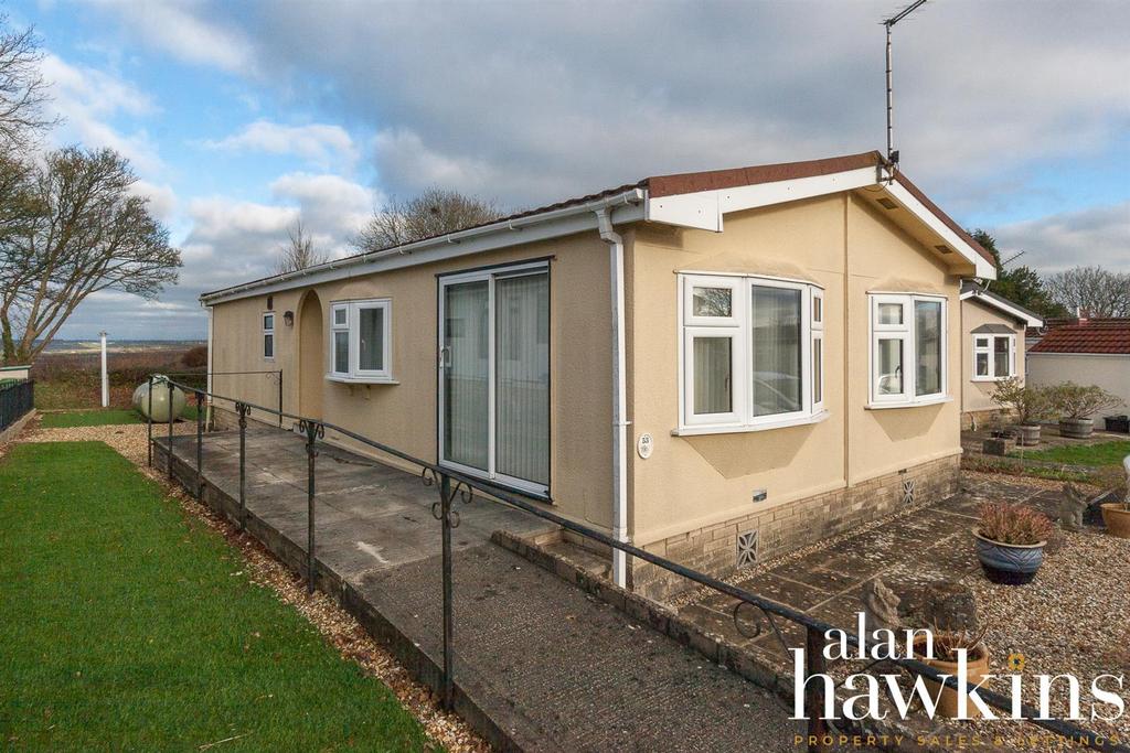 Lillybrook Estate, Lyneham, Chippenham 2 bed park home for sale £150,000