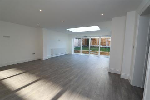 2 Tomlyns Close, Hutton, Brentwood, CM13 1PU