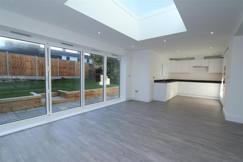 2 Tomlyns Close, Hutton, Brentwood, CM13 1PU