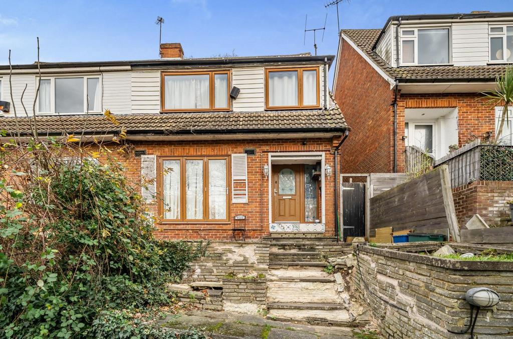 Wharncliffe Road, London 3 bed semidetached house for sale £525,000