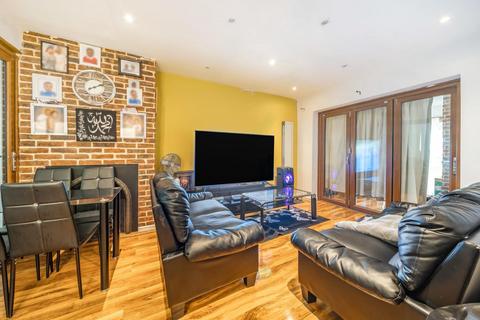 3 bedroom semi-detached house for sale, Wharncliffe Road, London