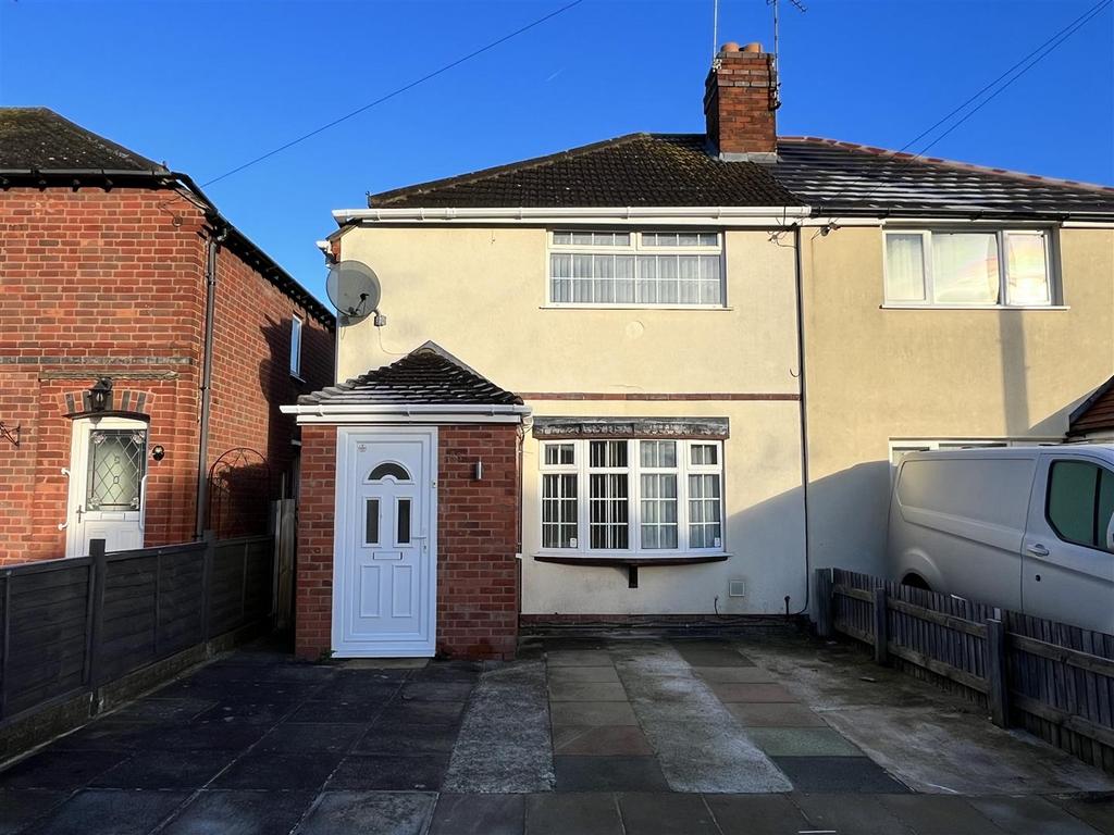 Kingston Avenue Wigston 3 bed semidetached house £1,100 pcm (£254 pw)