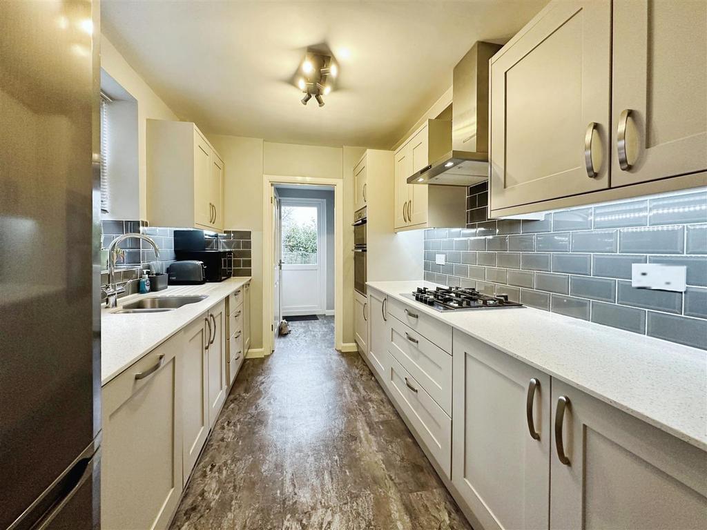 St. Catherines Crescent, Whitnash, Leamington Spa 4 bed semidetached