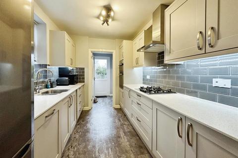 4 bedroom semi-detached house for sale - St. Catherines Crescent, Whitnash, Leamington Spa