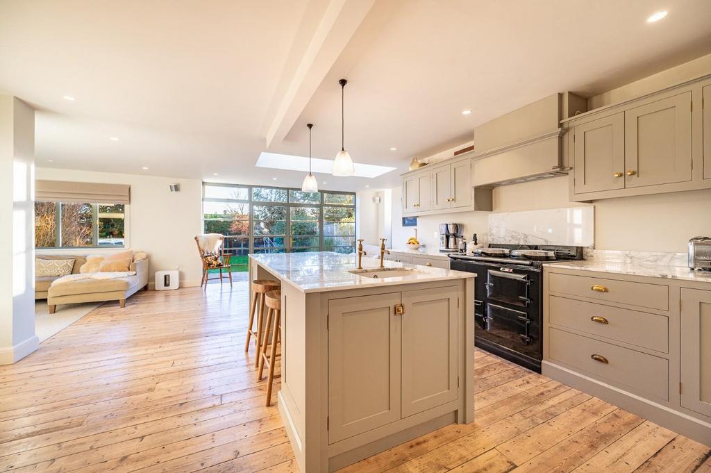 Highfields, Dunmow, Essex 3 bed detached house for sale £700,000
