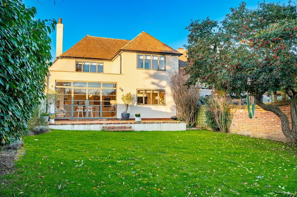 Highfields, Dunmow, Essex 3 bed detached house for sale £700,000