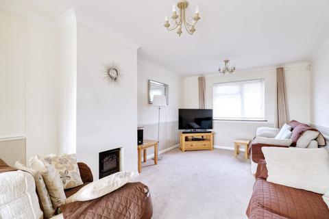 5 West Close, Rainham, RM13 9AR