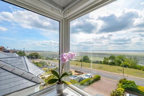 2 bedroom flat for sale, Cliff Parade, Leigh-On-Sea SS9