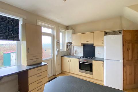 2 bedroom end of terrace house for sale, Crescent, Huddersfield