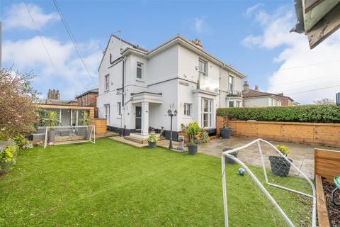 17 Balls Road, Prenton, CH43 5RF