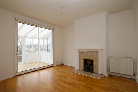 2 bedroom flat to rent - Erith Crescent, Collier Row, Romford