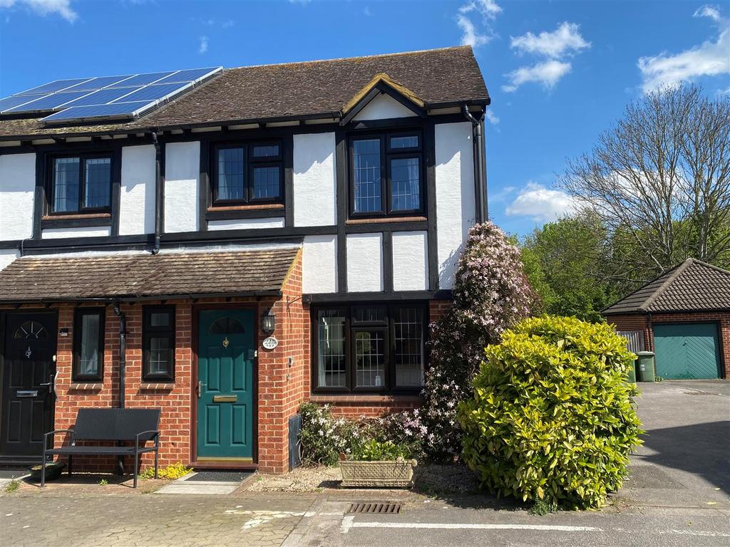 Kings Chase, East Molesey 3 bed semidetached house £700,000