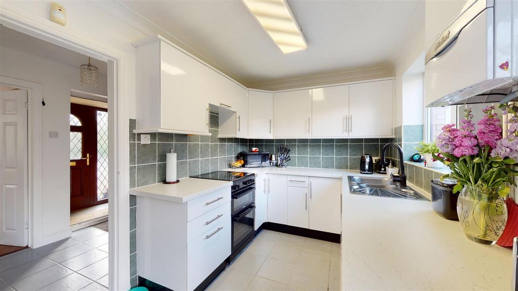11-Ibstone-Ave-10142022 012845.jpg