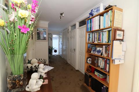 2 bedroom flat for sale, Cookham Dene, Buckhurst Road, Bexhill on Sea, TN40
