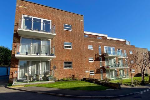 2 bedroom flat for sale, Cookham Dene, Buckhurst Road, Bexhill on Sea, TN40