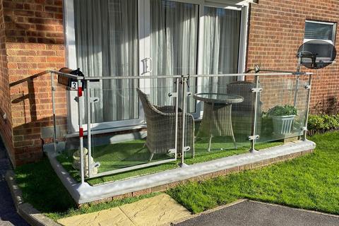 2 bedroom flat for sale, Cookham Dene, Buckhurst Road, Bexhill on Sea, TN40