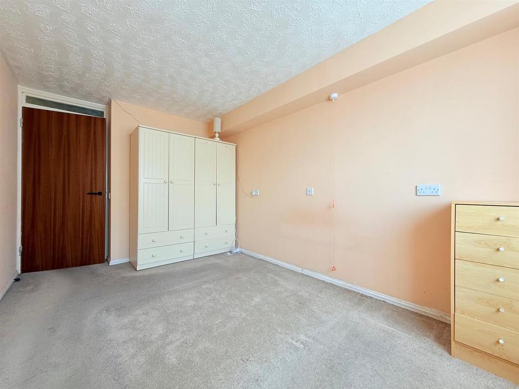Bedroom 1.jpg