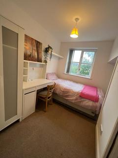 8 bedroom house share to rent, Aspen Grove