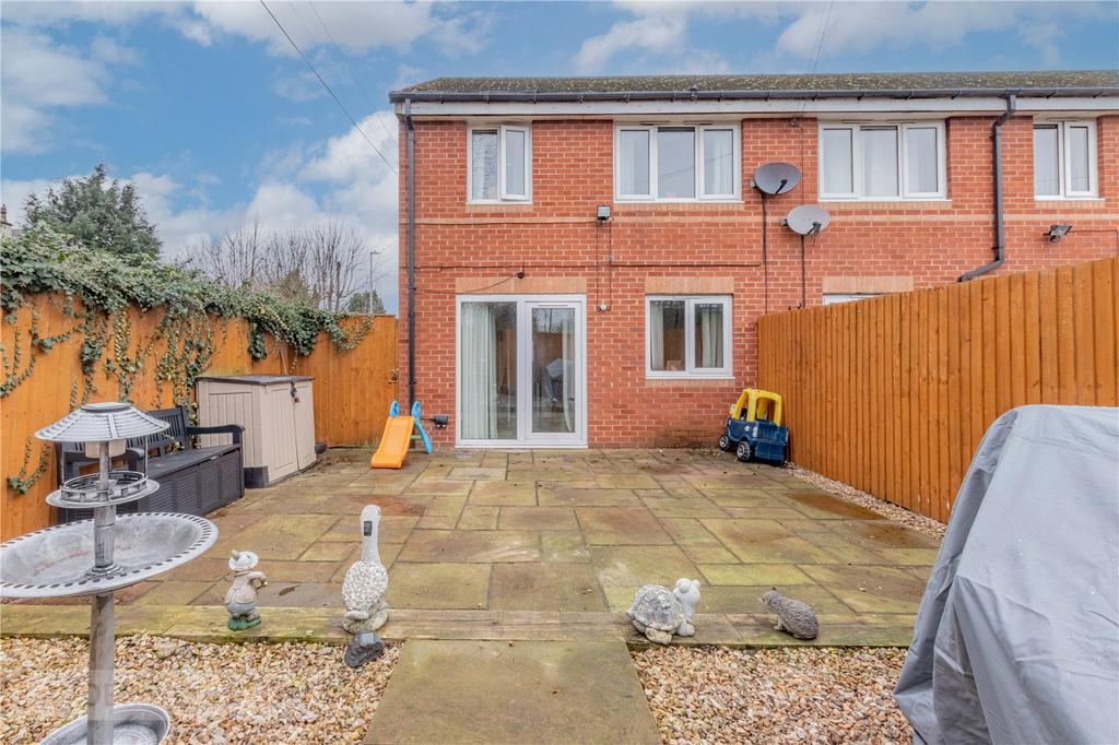 Long Lane, Dalton, Huddersfield, West Yorkshire, HD5 3 bed townhouse