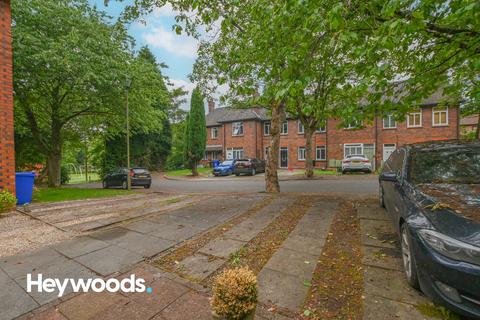 3 bedroom terraced house to rent, St Christopher Avenue, Penkhull, Stoke-on-Trent