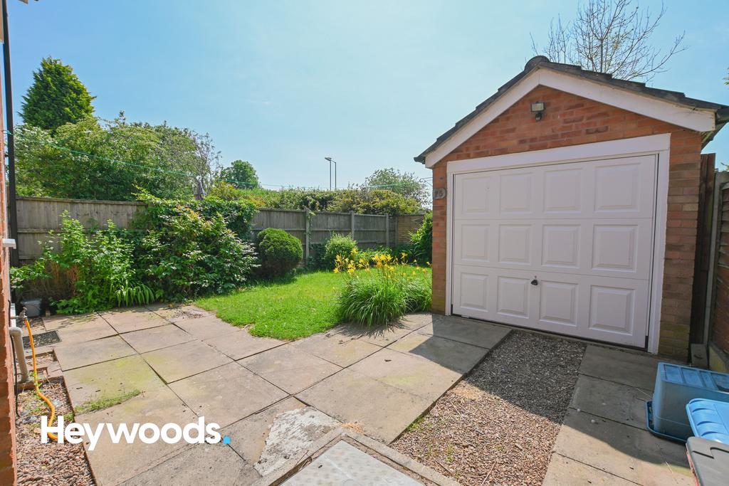 Rutherford Avenue, Westbury Park, NewcastleunderLyme 3 bed detached