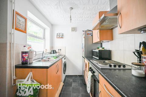 3 bedroom end of terrace house to rent, Chapel Street, May Bank, Newcastle-under-Lyme ST5