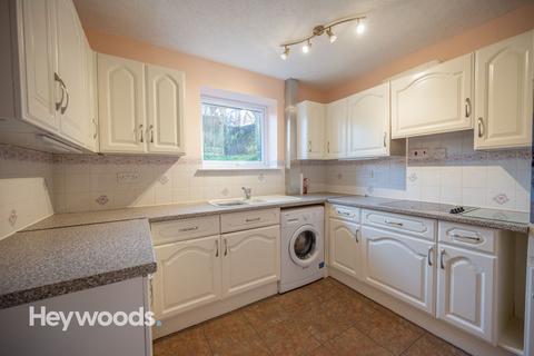 3 bedroom semi-detached house to rent, Coppice Avenue, Newcastle, ST5