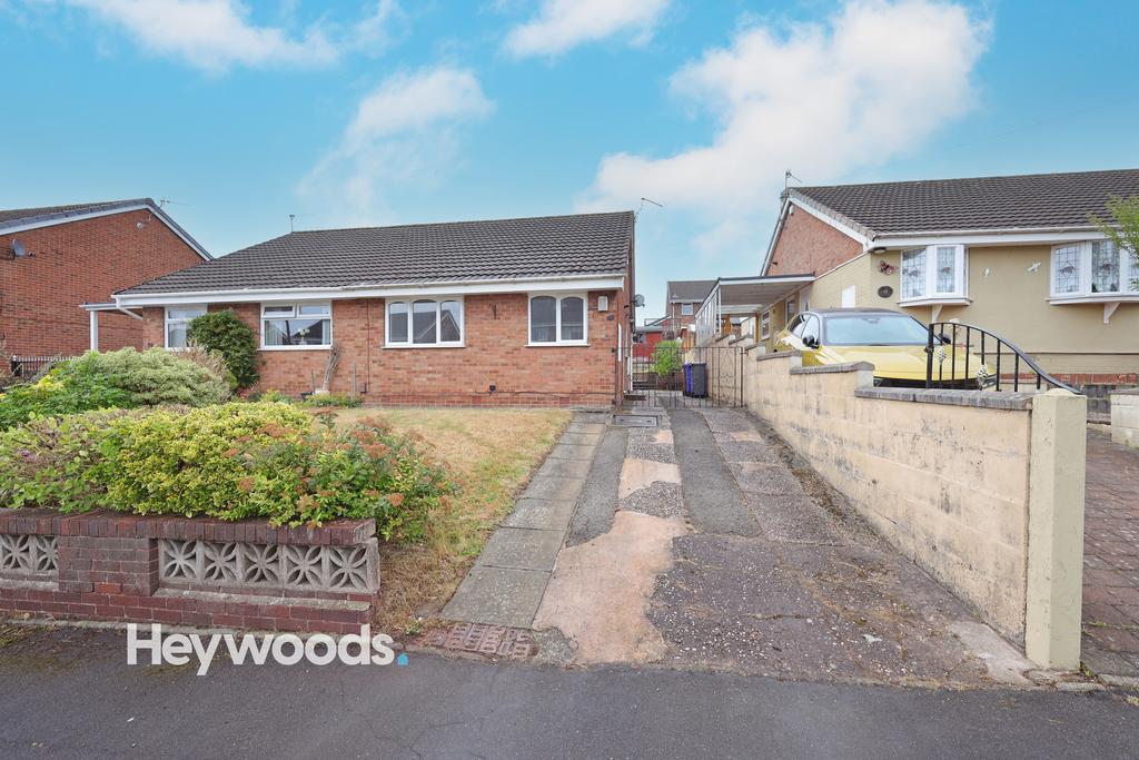 Liskeard Close, Berry Hill... 2 bed semi-detached bungalow - £795 pcm ...